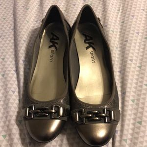 AK Sport Sz 11 flats. Silver with scale detail.